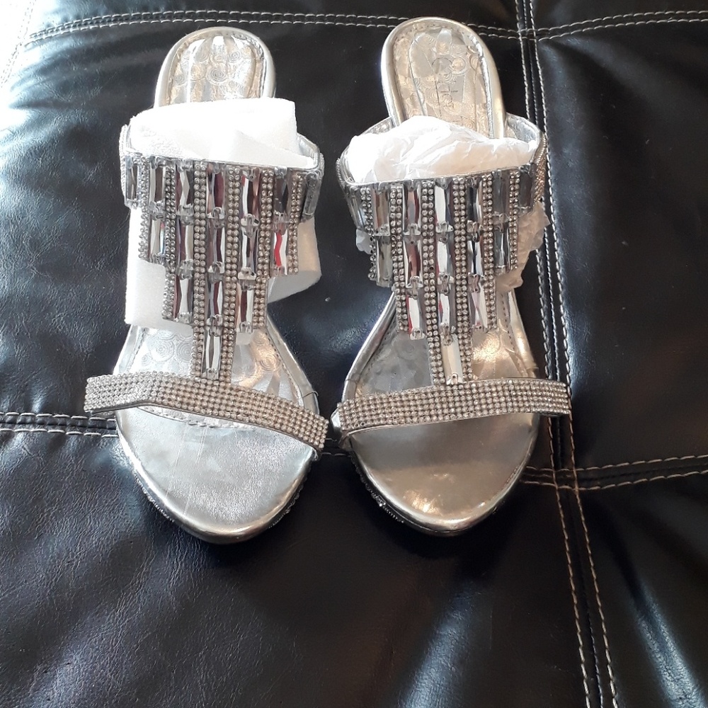 shoes - Picture 3 of 3